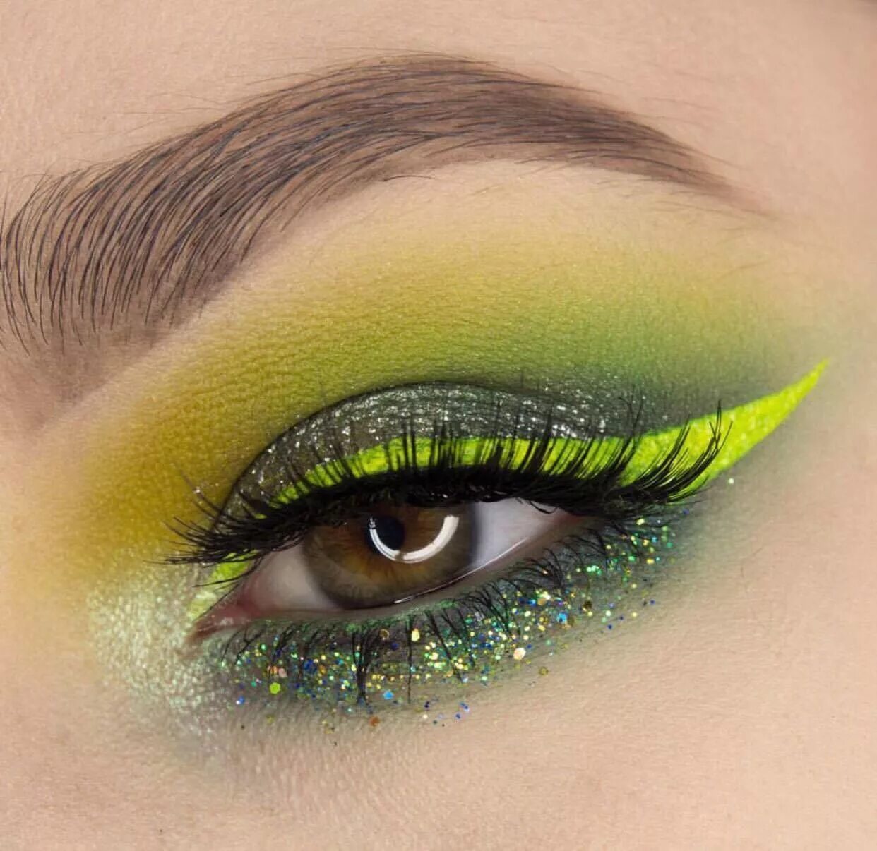 Красивые зеленые макияжи PARTY GLOW for the glitter obsessed. Tag a friend who would love this! Shop glit