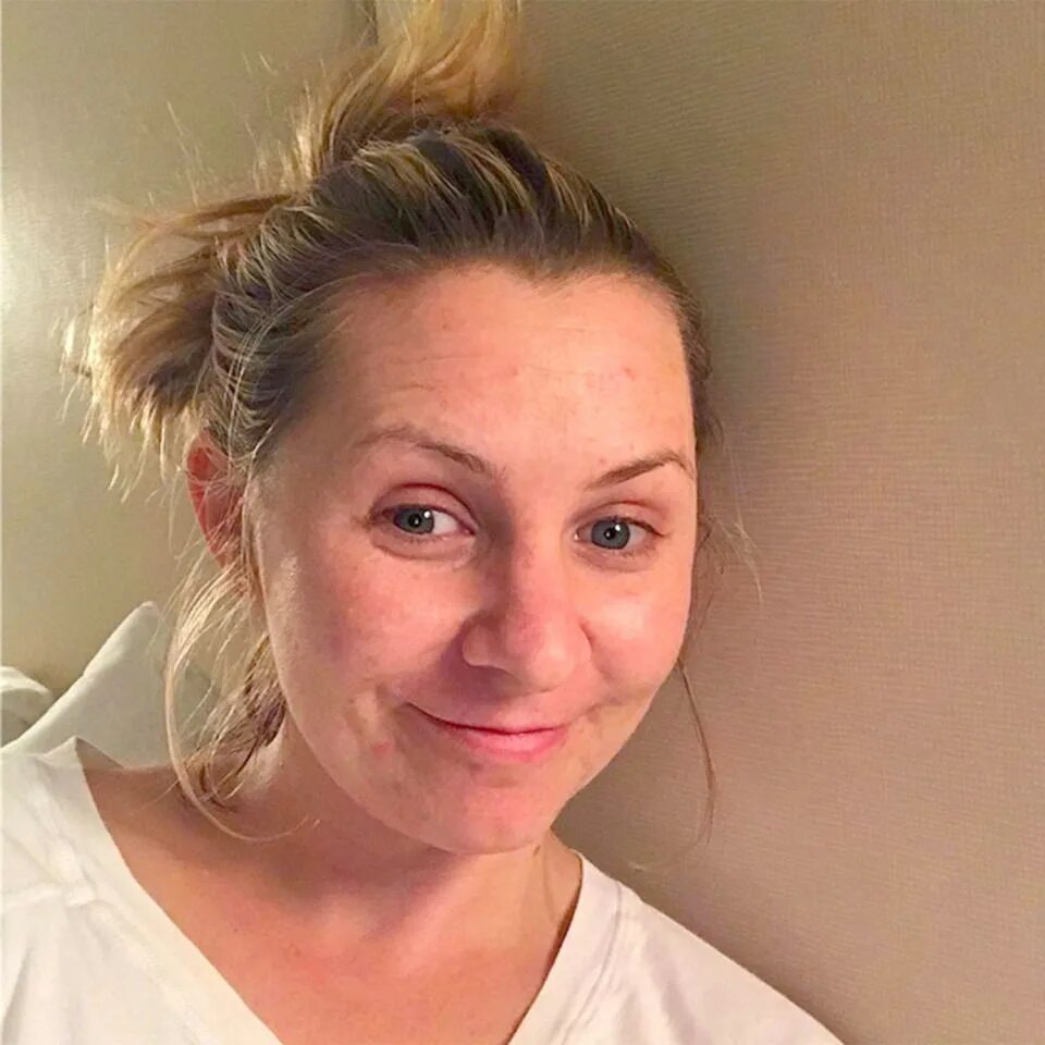 Красивые женщины без макияжа They Woke Up Like This: Celebs' Best Makeup-Free Selfies