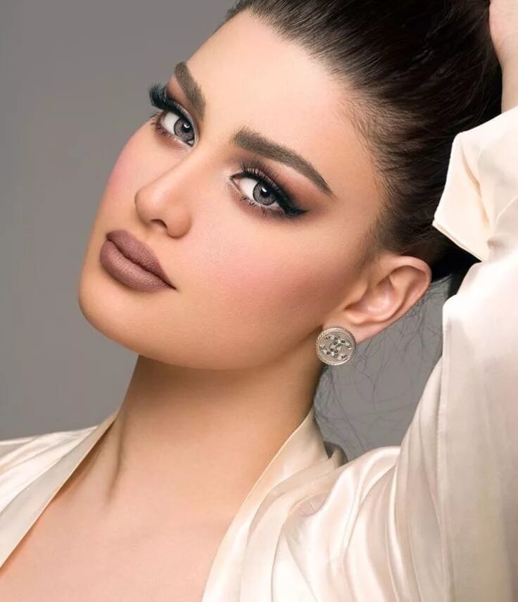 Красивые женщины макияжа фото Rawan Bin Hussain Idee per il trucco, Viso, Bellezza gotica