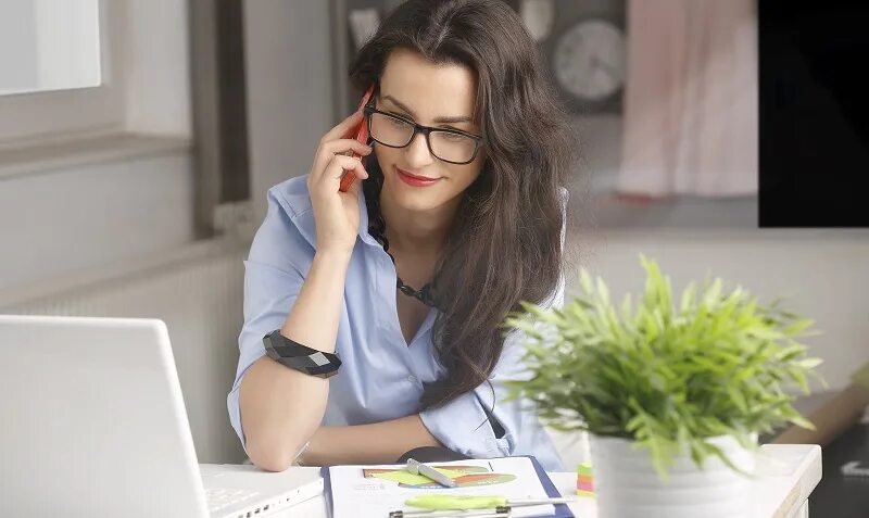 Красивые женщины на работе фото Очередной пакет обновлений в INTRUM CRM Блог INTRUM CRM