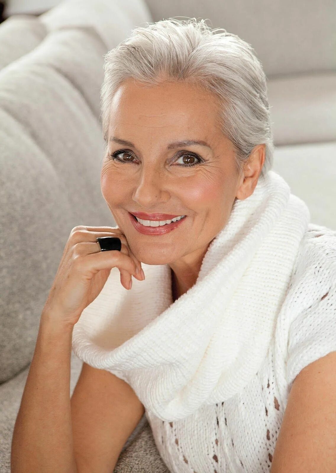 Красивые женщины после 50 фото Fashion Over 60 Short hairstyles for women, Womens hairstyles, Beautiful gray ha