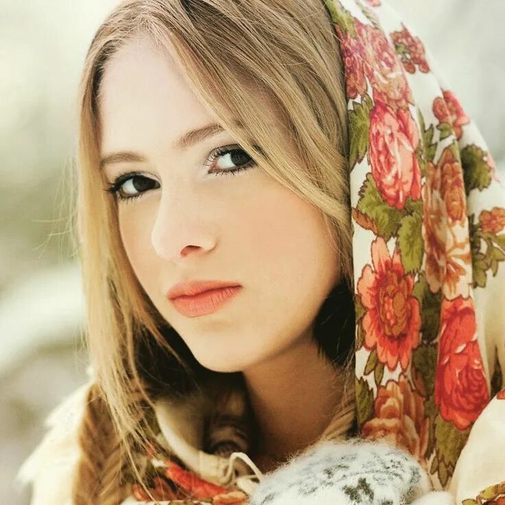 Красивые женщины россии фото Sexy girl from ... Russian fashion, Head scarf, The most beautiful girl