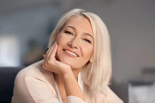 Красивые женщины среднего возраста фото Mature Beautiful Woman Зображення - огляд 807,642 Стокові фото, векторні зображе