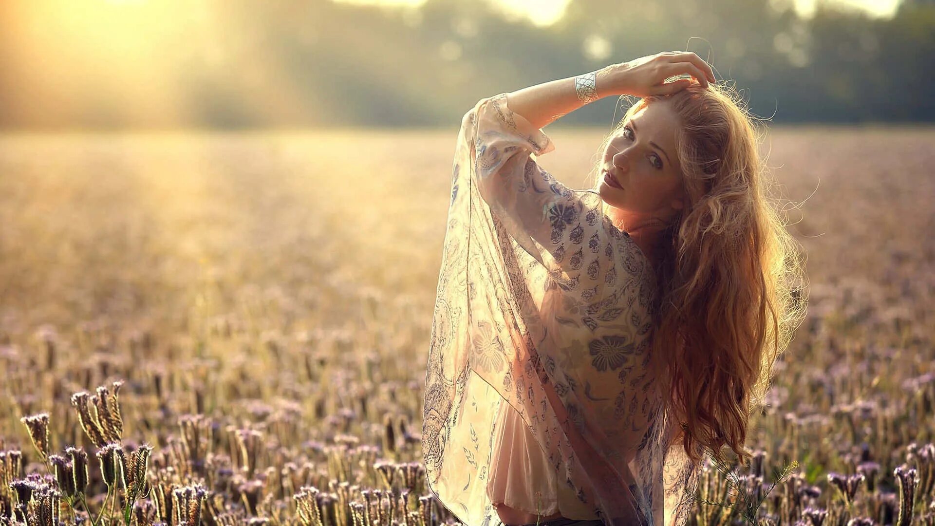 Красивые женщины в поле фото Download Single Woman On A Flower Field Wallpaper Wallpapers.com