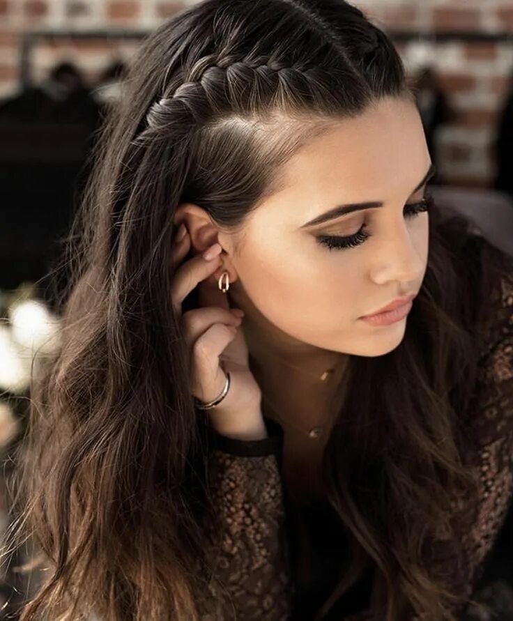 Красивые женские прически на длинные волосы Pinterest: DEBORAHPRAHA ♥ Bea Miller braided hair style #hairstyles Peinados con