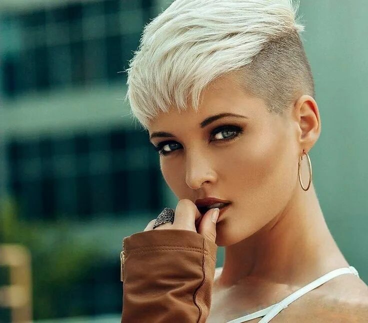 Красивые женские стрижки Pin en Korte kapsels 08 Pelo corto mujeres, Cortes de cabello corto, Cortes de p