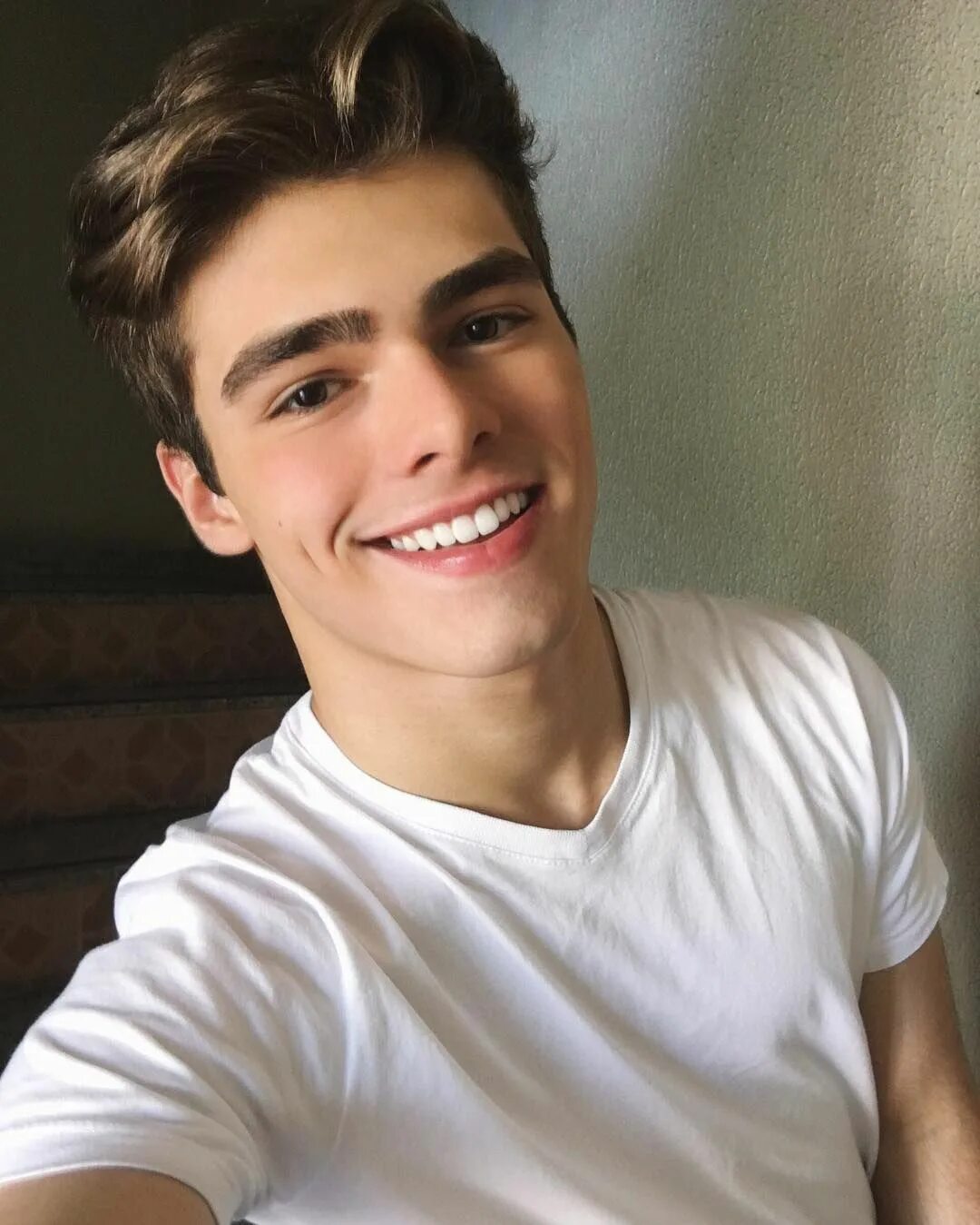 Красивый 18 летний парень фото oi vanish me patrocina Cute white boys, Cute white guys, Beautiful men faces