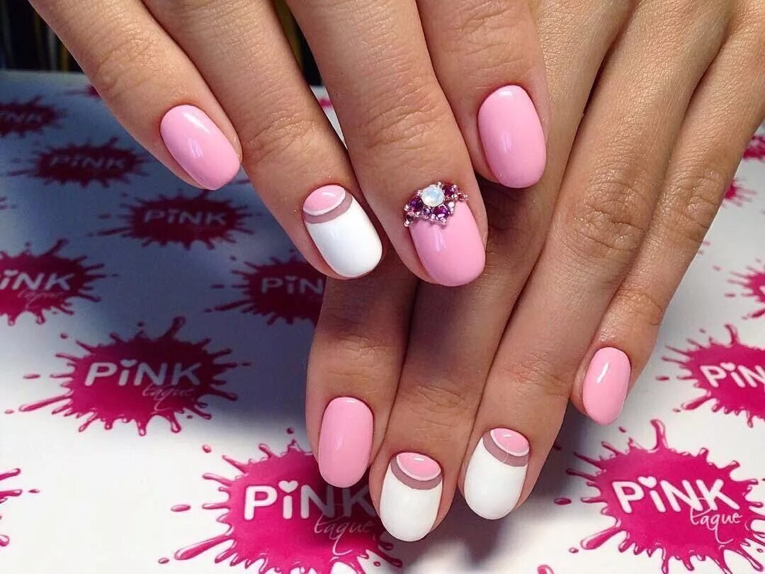 Красивый бело розовый маникюр Stunning Two-Tone Nail Design for Short Nails