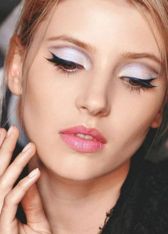 Красивый белый макияж 7 Make Up Tips For Deep Set Eyes herinterest.com/ Deep set eyes, Eye makeup, Whi