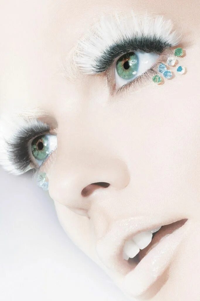 Красивый белый макияж Maybelline’s Masterminds Maybelline makeup, Beauty calendar, Maybelline