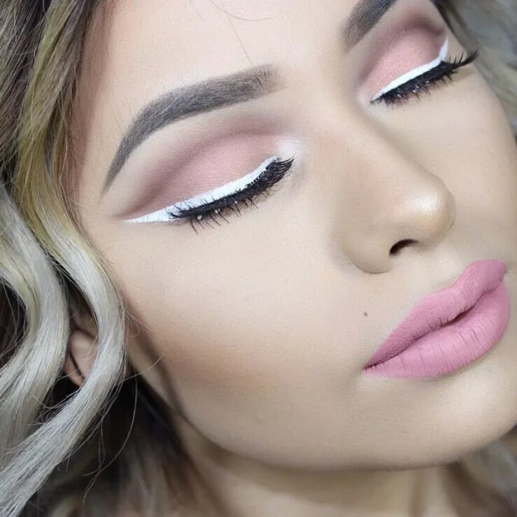 Красивый белый макияж White eyeliner with a subtle cut crease Pinterest: Annevxo White eyeliner makeup