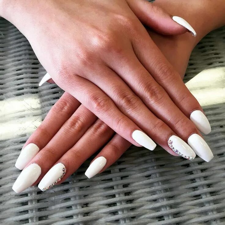 Красивый белый маникюр на длинные cool 25 Fancy White Coffin Nails - Bright and Fasionable Designs White acrylic n