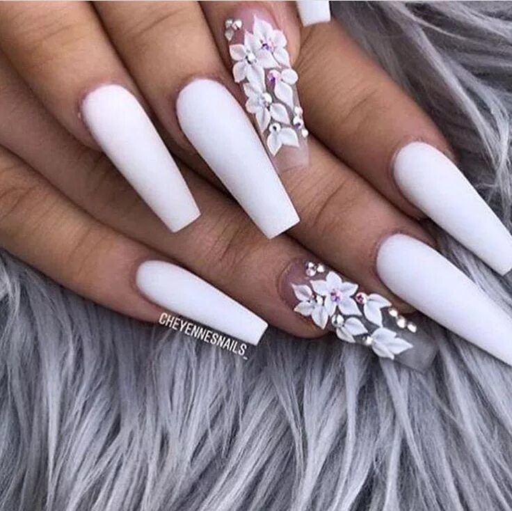 Красивый белый маникюр на длинные White coffin nails with flowers Ballerina nails, Ballerina nails designs, Squova