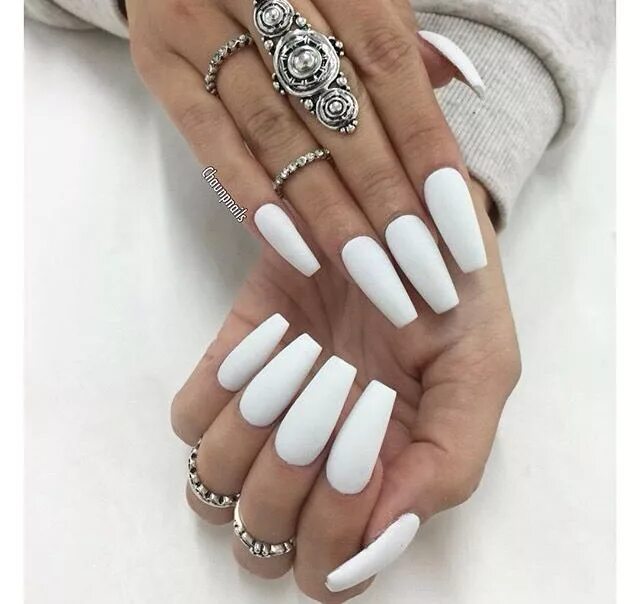 Красивый белый маникюр на длинные ногти Elegant nails White coffin nails, Coffin nails matte, Coffin nails long