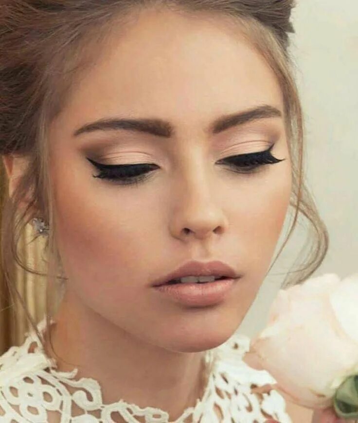 Красивый бежевый макияж The Bride's Enzoani Dress Will Make Your Jaw Drop Simple wedding makeup, Wedding