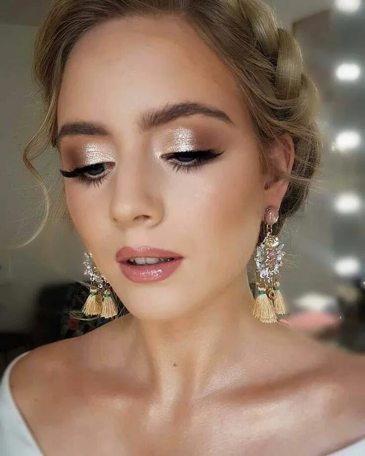 Красивый бежевый макияж Bridesmaid Makeup Looks For Wedding 2024 Guide + Tips Simple wedding makeup, Wed