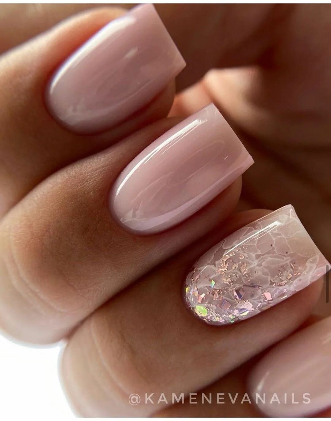 Красивый благородный маникюр Pin by Мария Денисова on Маникюр Mickey nails, Short acrylic nails designs, Glit
