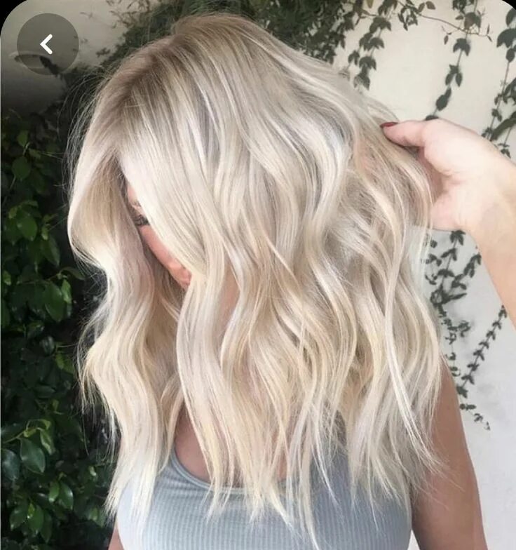 Красивый блонд фото на средние волосы Pin by Kimberly Patterson on Hair styles White blonde hair color, White hair col