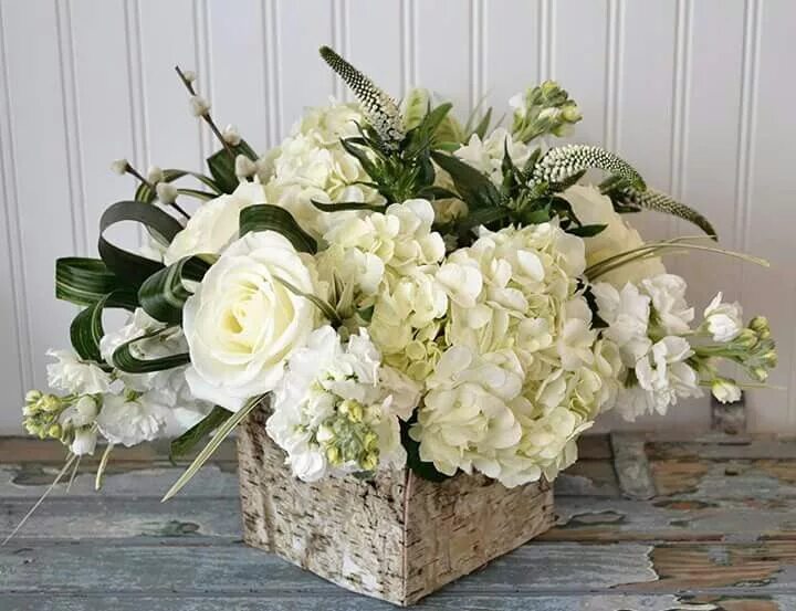 Красивый букет белый фото Pin by Natasa Parsali on Βαφτηση Flower arrangements, Floral arrangements, Flowe