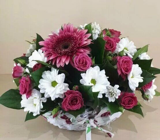 Красивый букет из роз и хризантем фото Gflow. Shop, flower shop, Moscow, Bolshoy Savvinsky Lane, 12с16 - Yandex Maps