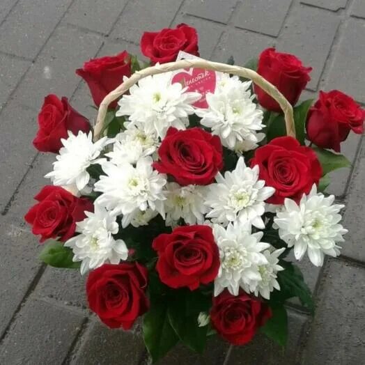 Красивый букет из роз и хризантем фото Корзина с цветами, Flowers & Gifts Tomsk, buy at a price of 6500 RUB, Flowers in