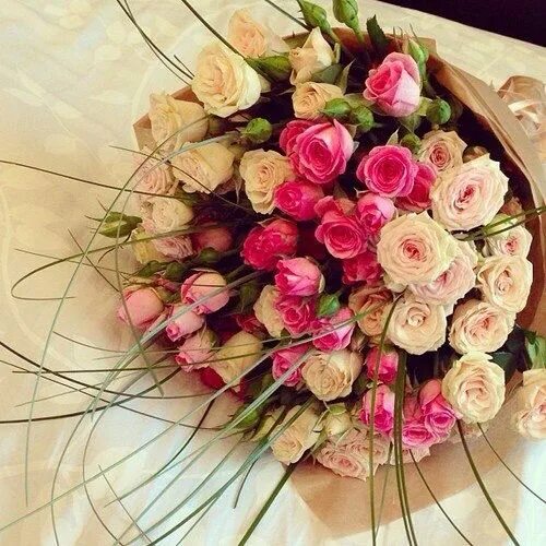 Красивый букет цветов для девушки фото #roses Flowers, Beautiful flowers, Flower arrangements