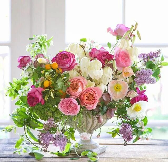 Красивый букет цветов фото утром Found on Bing from www.pinterest.com Flower arrangements, Flower centerpieces, F