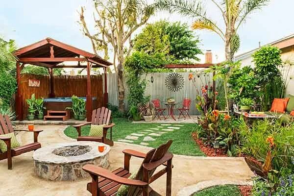 Красивый частный двор своими руками фото A Seabee Designs a Long-Distance Backyard Remodel Backyard remodel, Outdoor remo