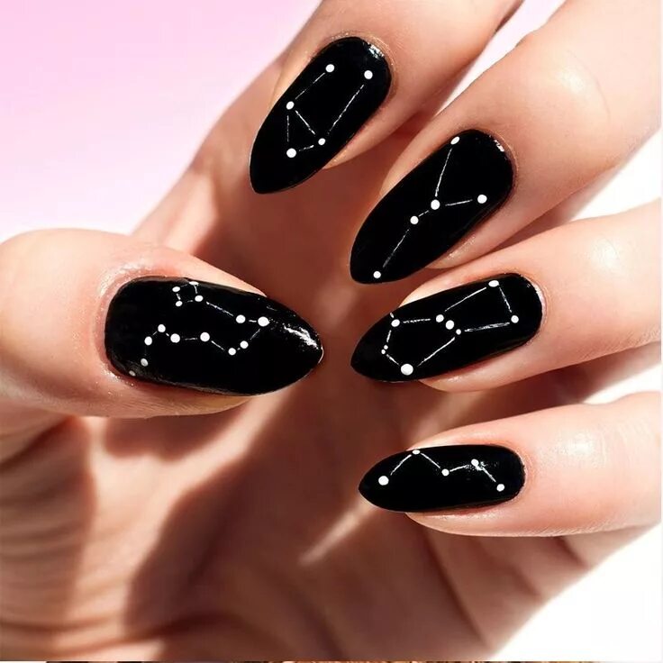 Красивый черный дизайн ногтей фото The Major Nail Trend You Haven’t Seen Yet Crazy nails, Trendy nails, Manicure
