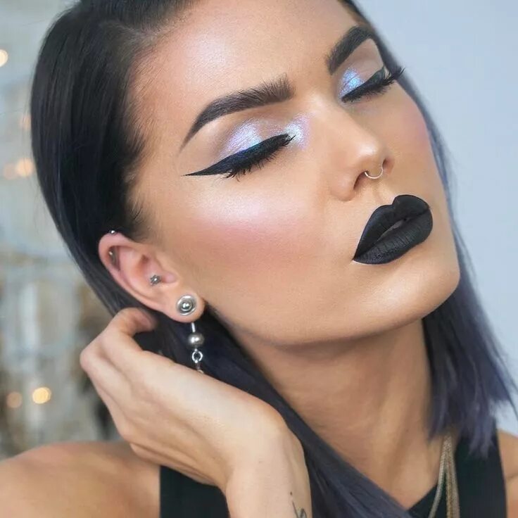 Красивый черный макияж See this Instagram photo by @lindahallbergs * 7,450 likes Black lipstick makeup,