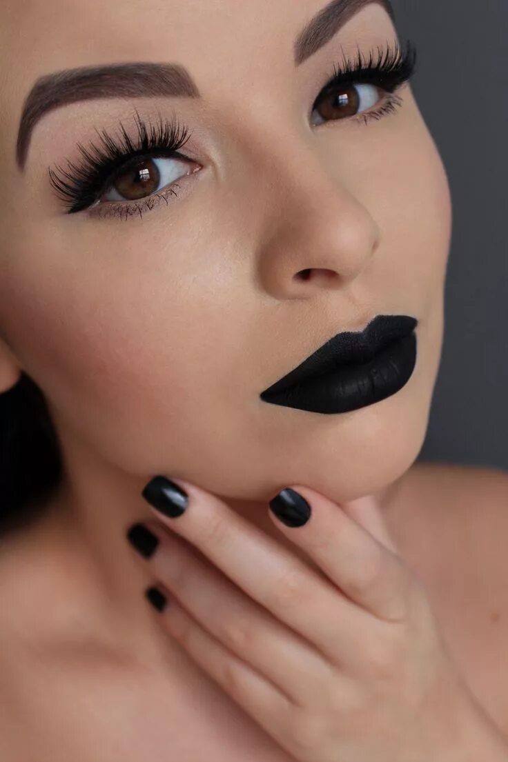 Красивый черный макияж Log in Tumblr Black lipstick, House of lashes, Black lips