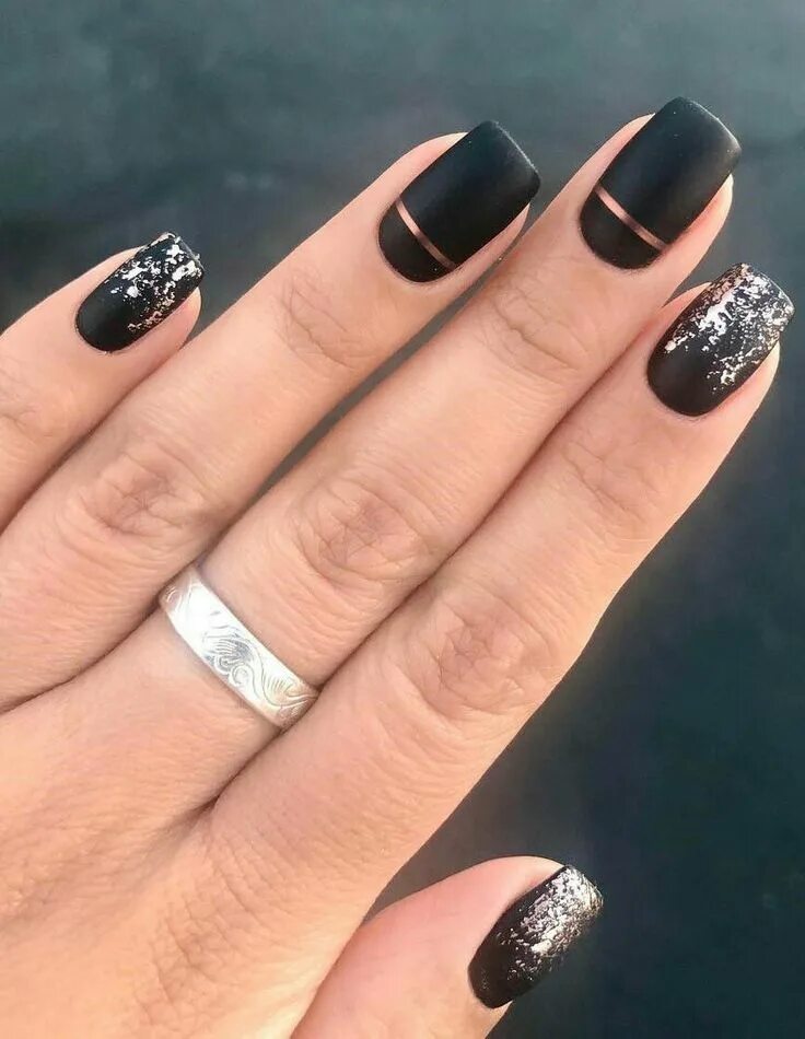 Красивый черный маникюр Pin on Unhas agora Square nail designs, Square nails, Silver glitter nails