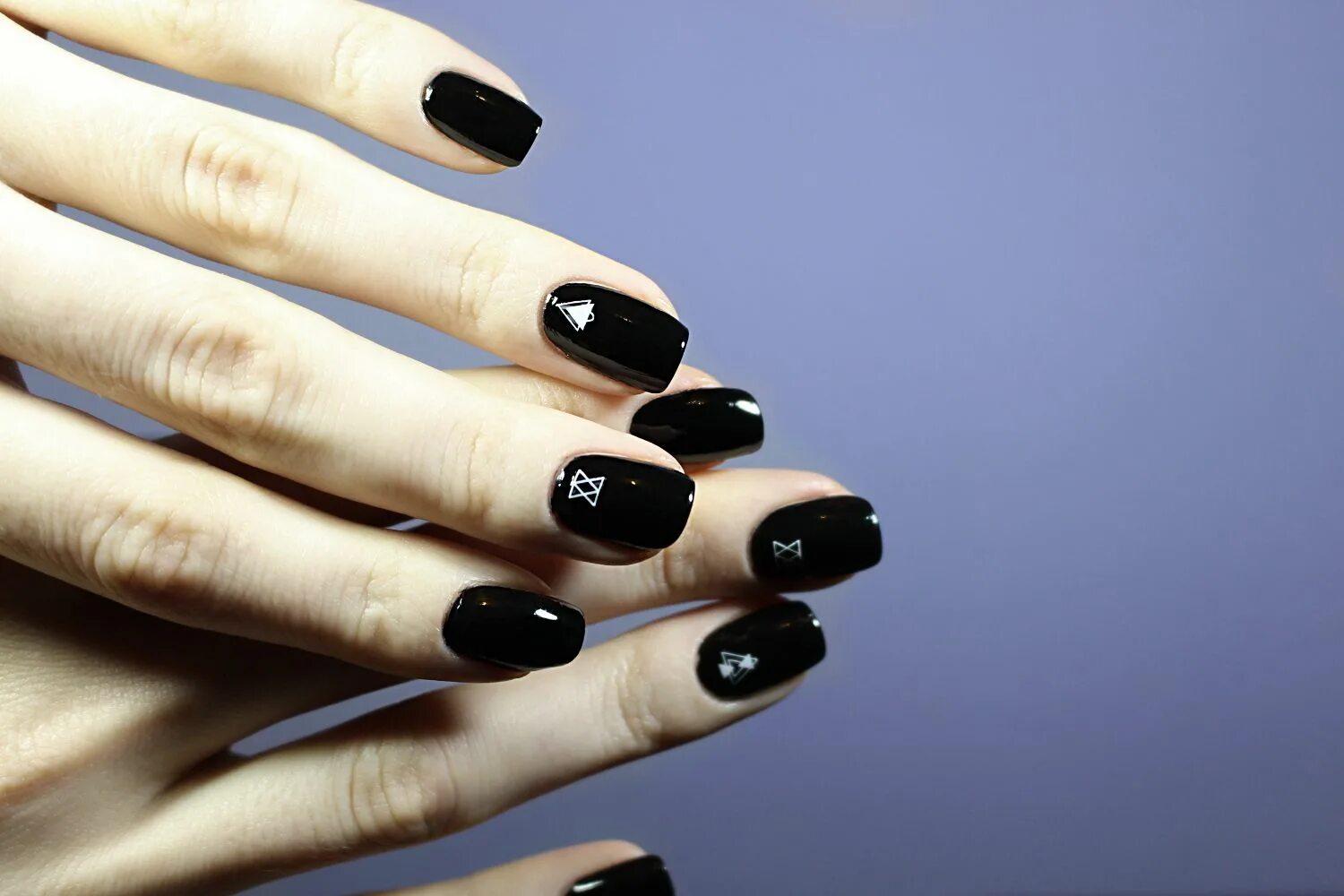 Красивый черный маникюр Perfect Black Nail Lacquer Basic Black Review & Swatches born pretty store befor