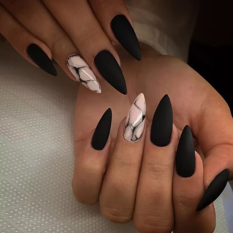 Красивый черный маникюр миндаль ᴘɪɴᴛᴇʀᴇsᴛ ❂ ᴄʜᴀʀᴍsᴘᴇᴀᴋғʀᴇᴀᴋ Дизайнерские ногти, Кружева ногти, Красивые ногти