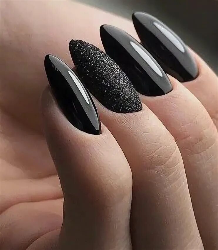 Красивый черный маникюр миндаль Pin de Mary McGreagor(Hillen) em At the Tip of Your Fingers Unhas acrilicas, Ide