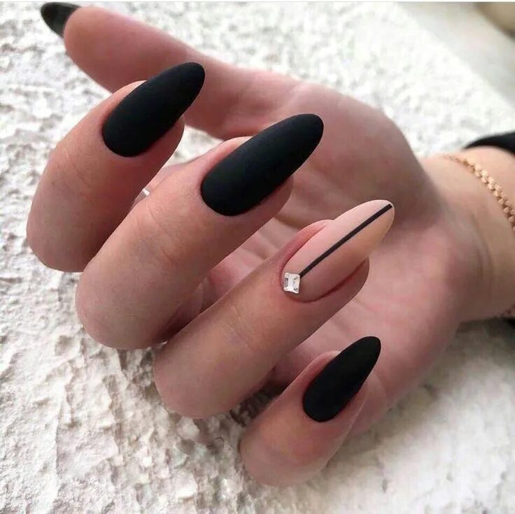 Красивый черный маникюр миндаль Pin on Nails Matte black nails, Perfect nails, Sophisticated nails