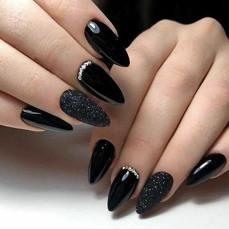 Красивый черный маникюр миндаль Маникюр Дня Chic nails, Pretty nails, Cute gel nails