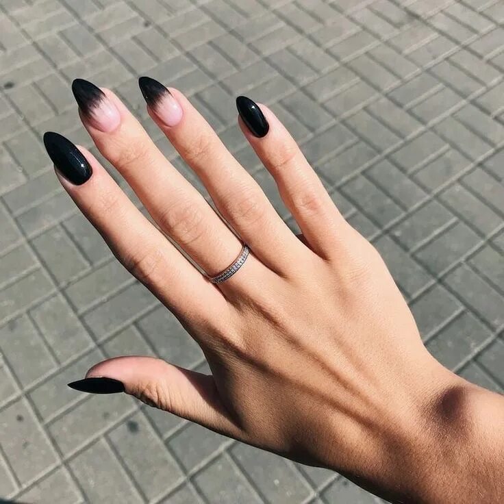 Красивый черный маникюр миндаль Nails art girl polish cute makeUp Almond nail art, Stiletto nail art, Classy nai