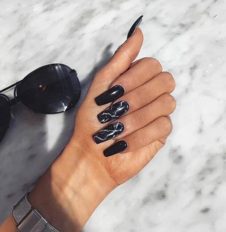 Красивый черный маникюр на длинные ногти Discovered by mvrlenkv1. Find images and videos about black, nails and sunglasse