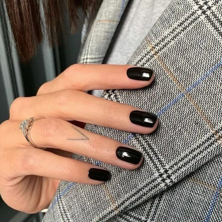 Красивый черный маникюр на короткие ногти Pin by Angelina Mikhailova on beautiful picture Powder nails, Manicure, Dipped n