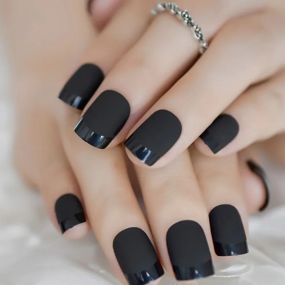 Красивый черный маникюр на квадратных ногтях 24pcs Dark Matte French Nails Full Frame Dark False Nail Tips Full Cover Frosted