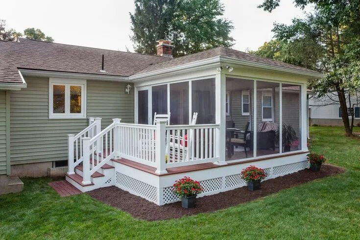 Красивый дачный домик с террасой реальное фото screen room decks - Bing Screened porch designs, Screened in porch diy, House wi