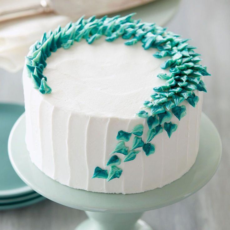 Красивый декор торта Bowl cake with blackberries and faisselle Recipe in 2020 Mint cake, Cake decorat
