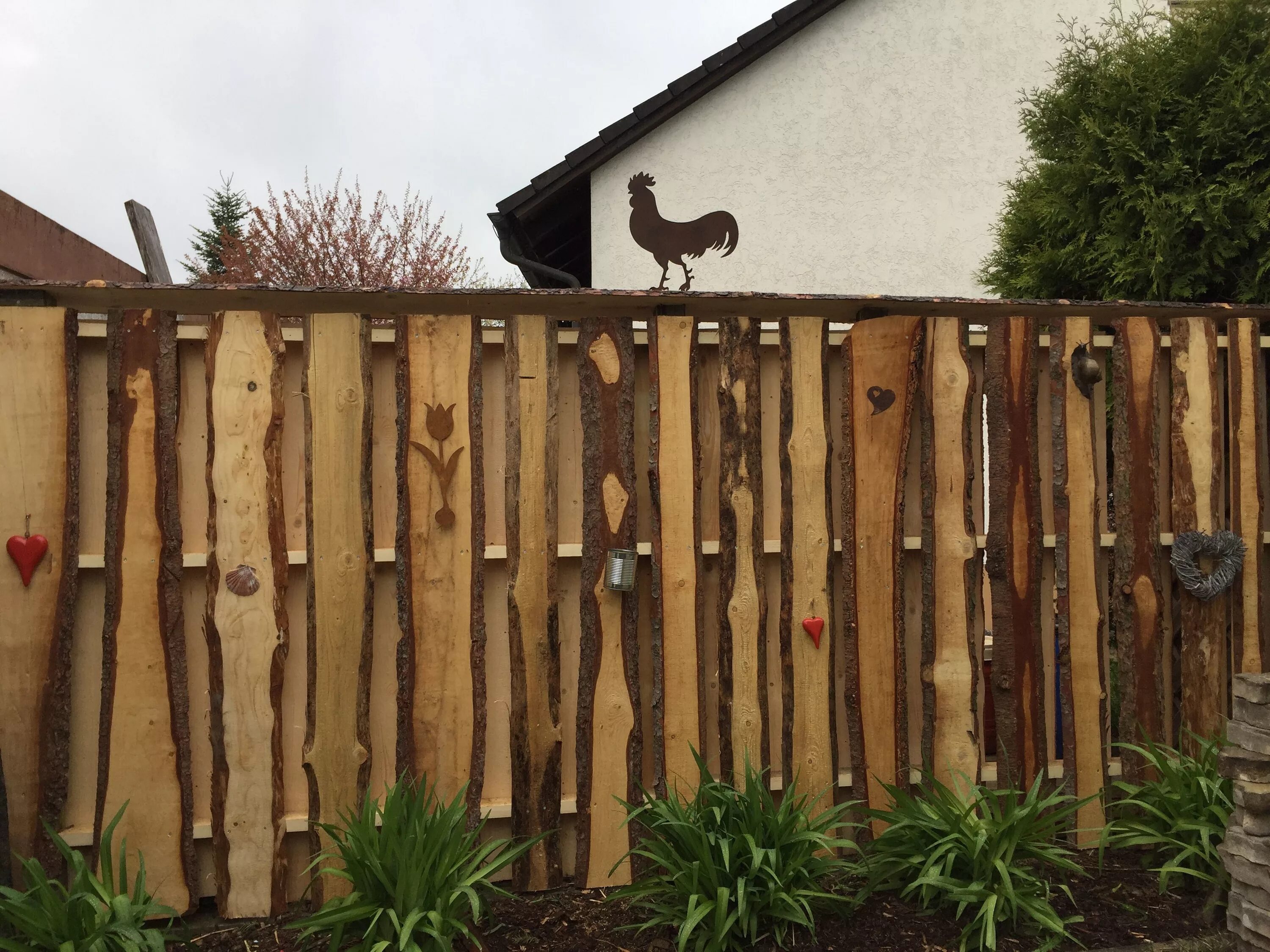 Красивый деревянный забор своими руками фото Schwarten Zaun Zaun garten, Garten zaun ideen, Gartendekor