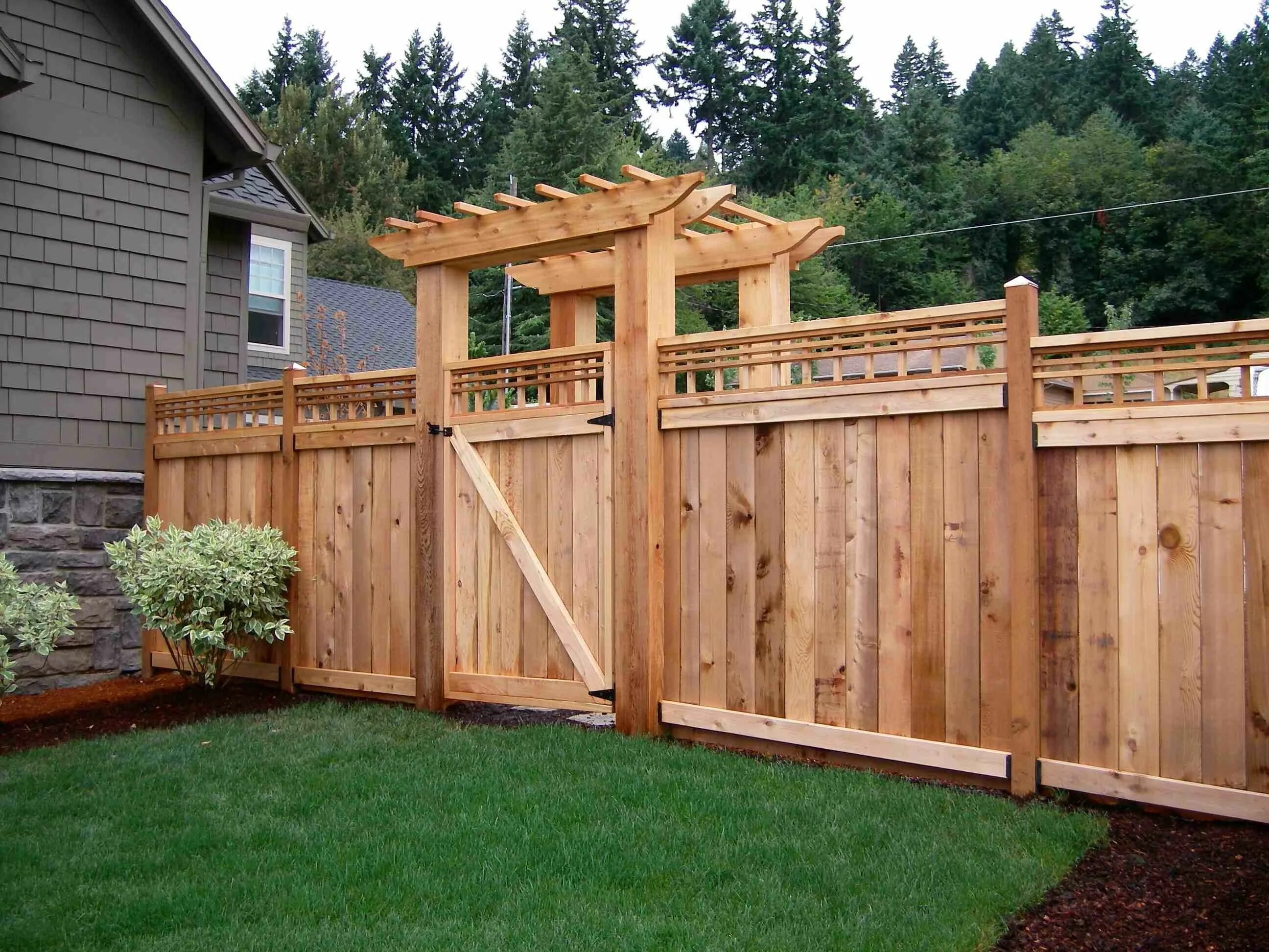 Красивый деревянный забор своими руками фото another fence Backyard fences, Backyard landscaping, Wood fence design