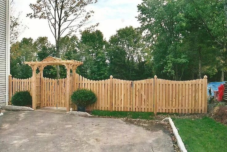 Красивый деревянный забор своими руками фото Double picket Backyard fences, Wood fence design, Wood fence