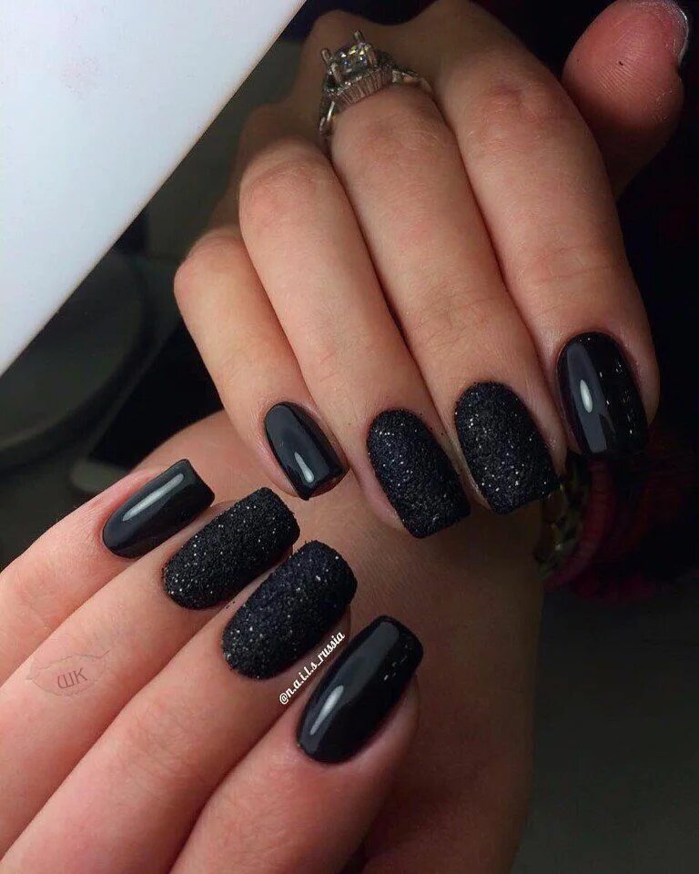 Красивый дизайн черных ногтей фото Pin tillagd av ЮЮ4443 på Nail Gelnaglar, Manikyr, Svarta naglar med glitter