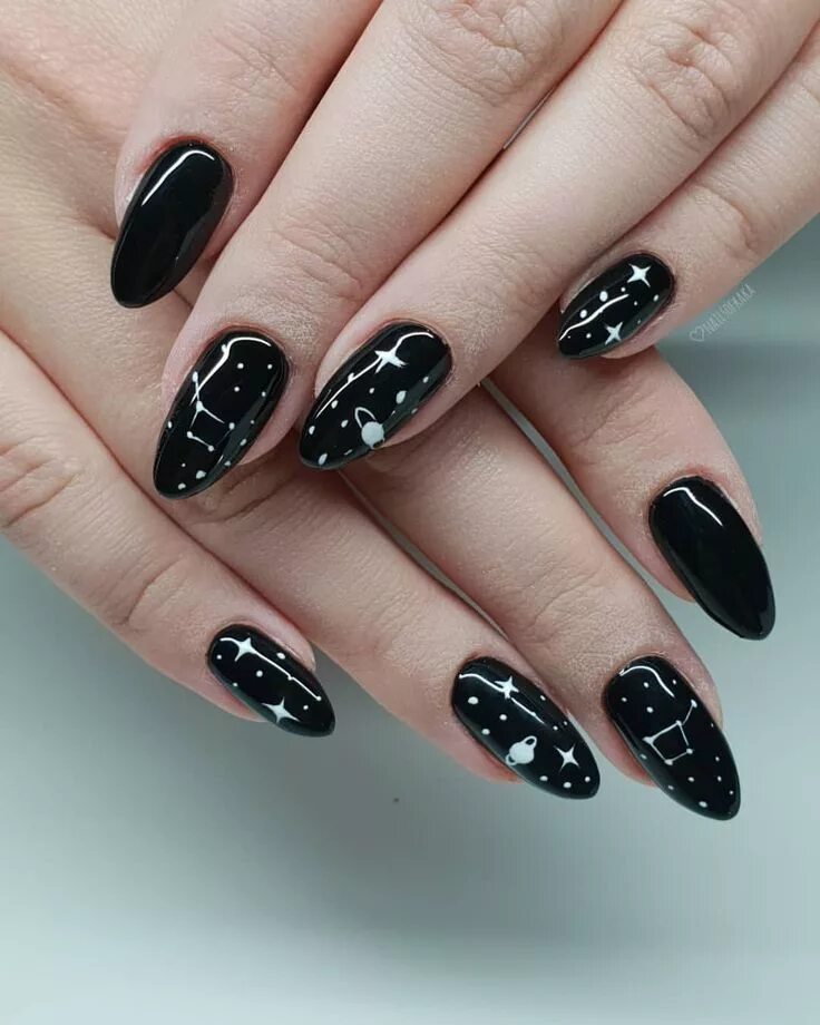 Красивый дизайн черных ногтей фото #nails #nail #galaxy #stars #paznokcie #paznokciehybrydowe #blacknails #hybridna
