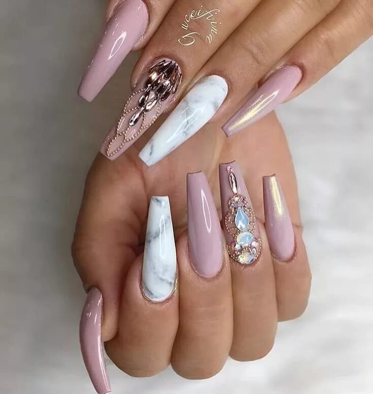 Красивый дизайн длинных ногтей фото новинки Pin by Ericka Estrada on Uñas White acrylic nails, Nail designs glitter, Cute ac