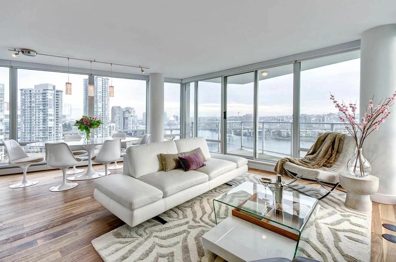 Красивый дизайн квартиры фото 21+ Fantastic spaces showcasing astonishing city skyline views Condo living room
